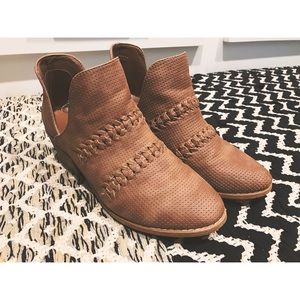 Universal Thread Booties
